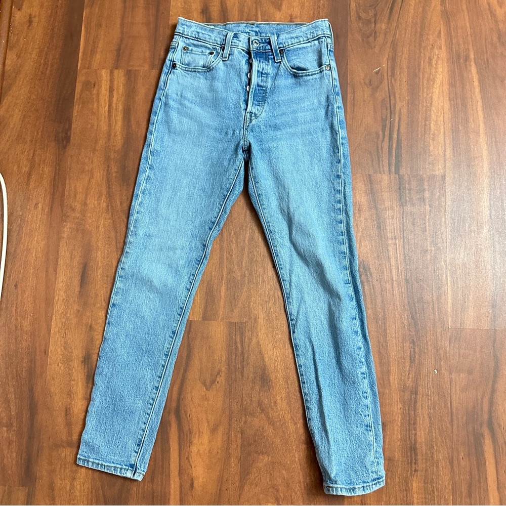 Levi's Premium Women's 501 Original Cropped Light Wash Jeans, 25x28
